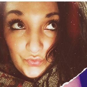 Meet your Posher, Carla